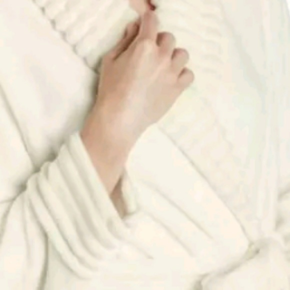 Robe - Picture 4 of 7